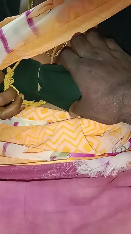 My Neighbor’s Aunty Called Me When Her Husband Was Away, so I Went and Fingered Her Pussy