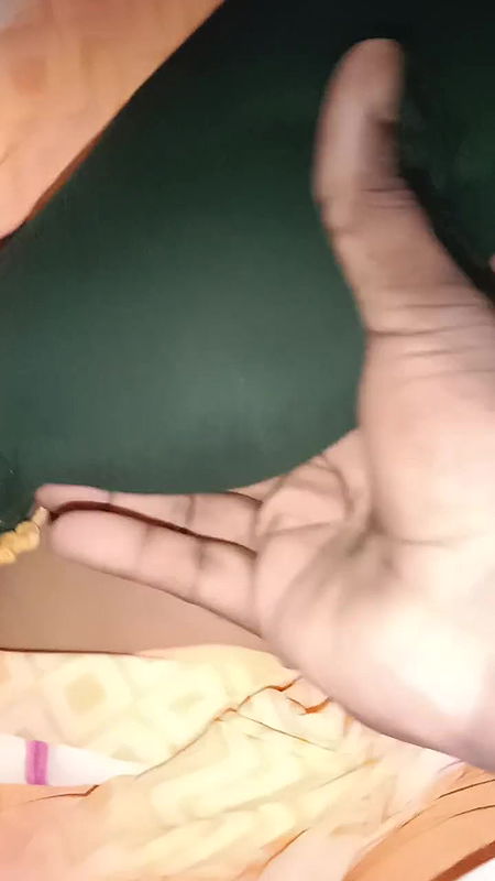 My Neighbor’s Aunty Called Me When Her Husband Was Away, so I Went and Fingered Her Pussy