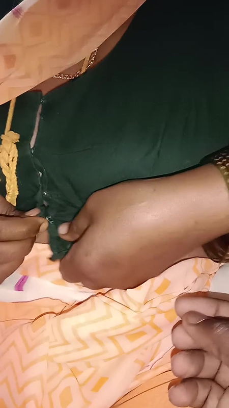 My Neighbor’s Aunty Called Me When Her Husband Was Away, so I Went and Fingered Her Pussy