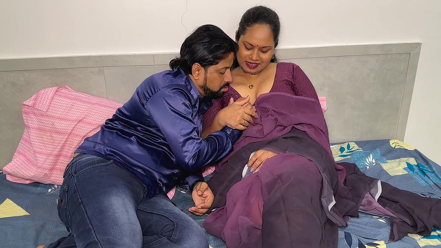 Married husband has sex with ex-girlfriend when she doesn’t have family