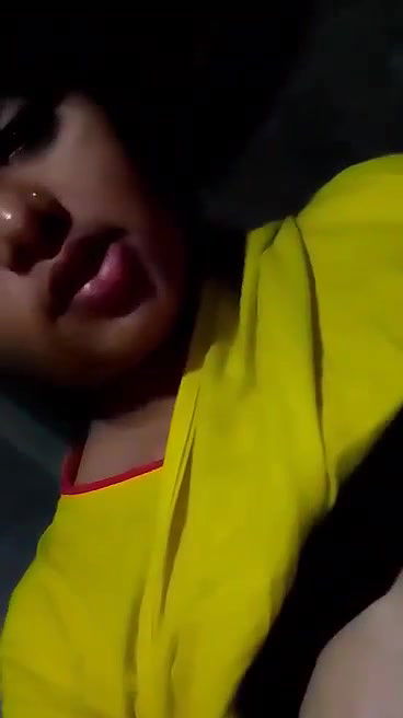 Sexy Indian Girl Shows Her Boobs And Wet Pussy