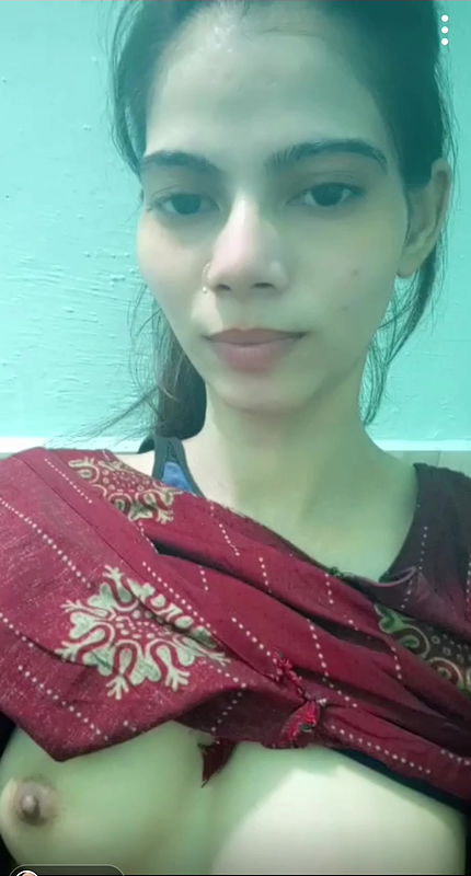 Cute desi girl virgin boobs showing selfie