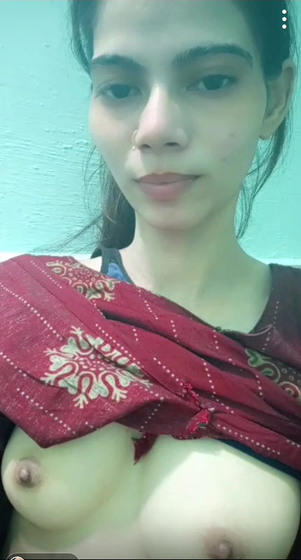 Cute desi girl virgin boobs showing selfie