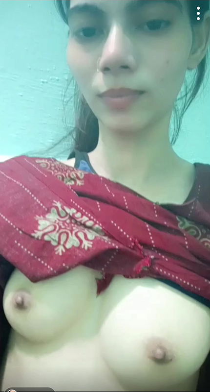 Cute desi girl virgin boobs showing selfie