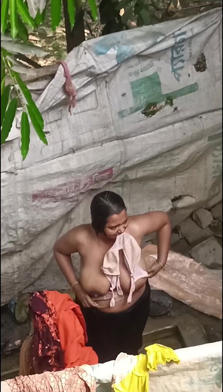 Outdoor bath bhabhi showing huge milk tankers