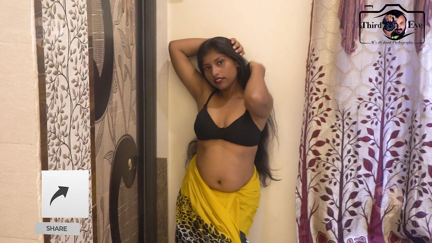 Horny booby soumi hot cleavage and navel show photoshoot