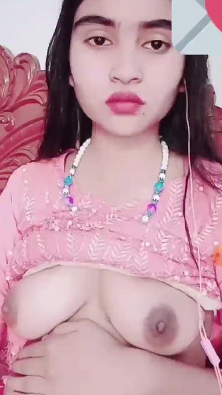 beautiful girl rubbing clit and fingering pussy