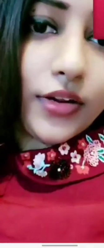Indian Beautiful Mal Showing Boobs