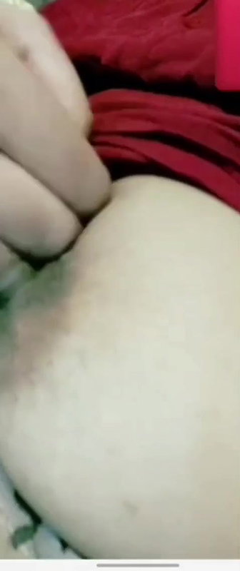 Indian Beautiful Mal Showing Boobs