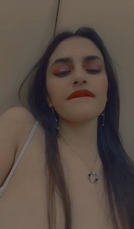 Hot rich bhabhi masturbating