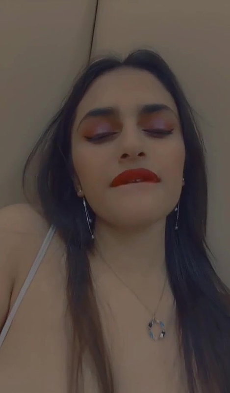 Hot rich bhabhi masturbating