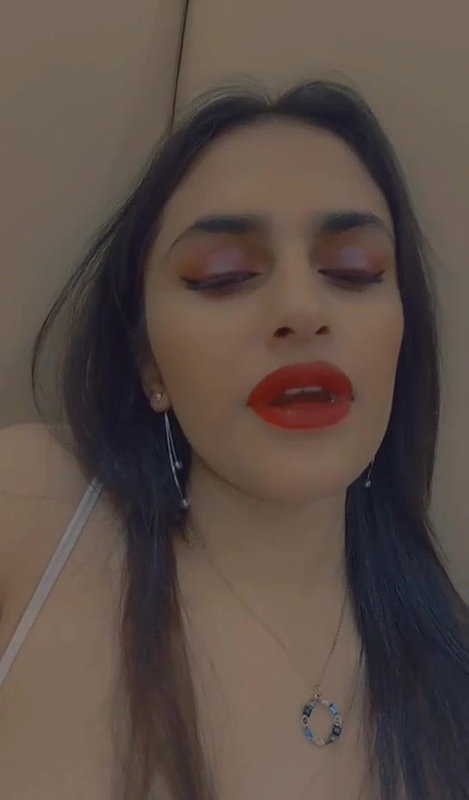 Hot rich bhabhi masturbating
