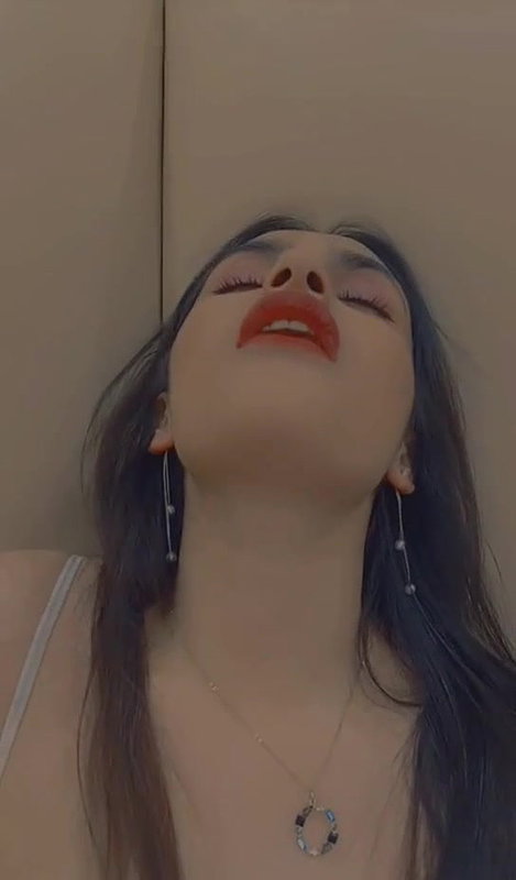 Hot rich bhabhi masturbating