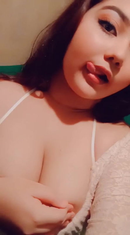Desi shaved pussy chubby teen showing and fingring 2 snaps