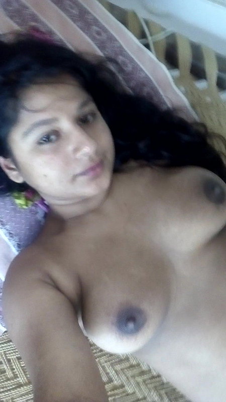 Cute Girl Showing Nude Body