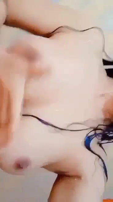 Desi teen pressing boobs while bathing