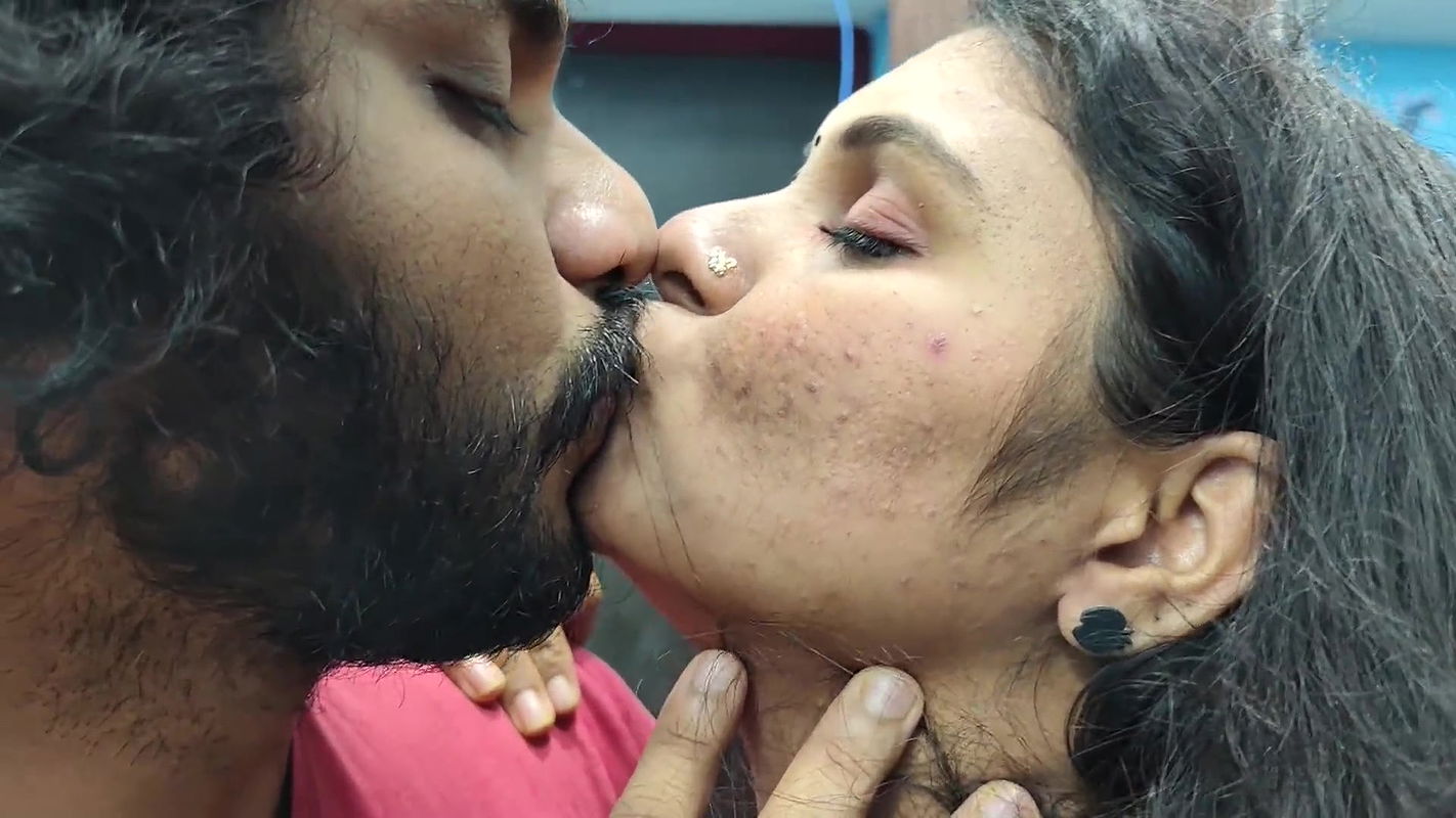 Nighty Romance Part – 1, Vaishnavy and Sharun Raj Hot Romance in Nighty Bedroom Scene