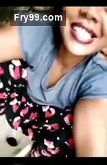 Desi Girl Showing her Pussy