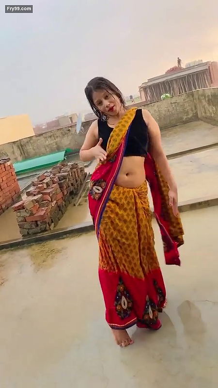 Sexy Girl Dancing in the Rain and Showing Armpits & Navel