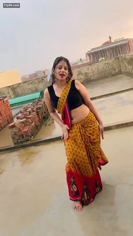 Sexy Girl Dancing in the Rain and Showing Armpits & Navel