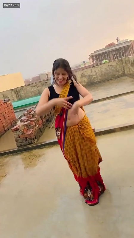 Sexy Girl Dancing in the Rain and Showing Armpits & Navel