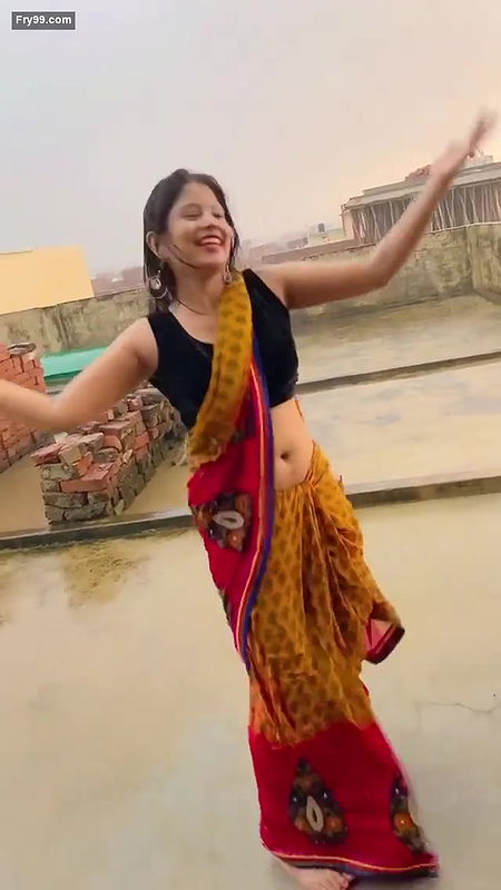 Sexy Girl Dancing in the Rain and Showing Armpits & Navel