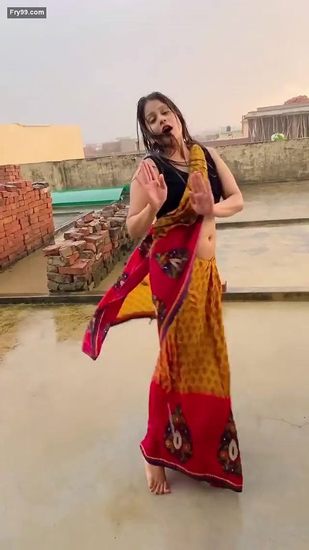 Sexy Girl Dancing in the Rain and Showing Armpits & Navel