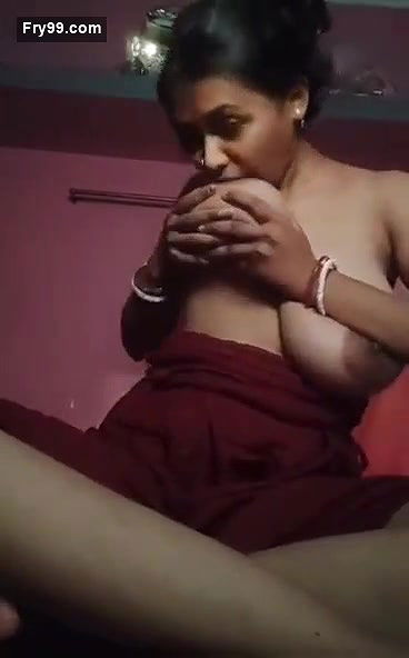 Desi village bhabi fing her sexy pussy