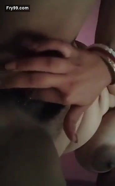 Desi village bhabi fing her sexy pussy
