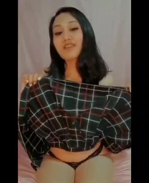 Desi cute girl leaked snaps