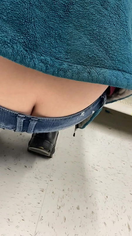Tempting Ass crack visible through low waist jeans in supermarket