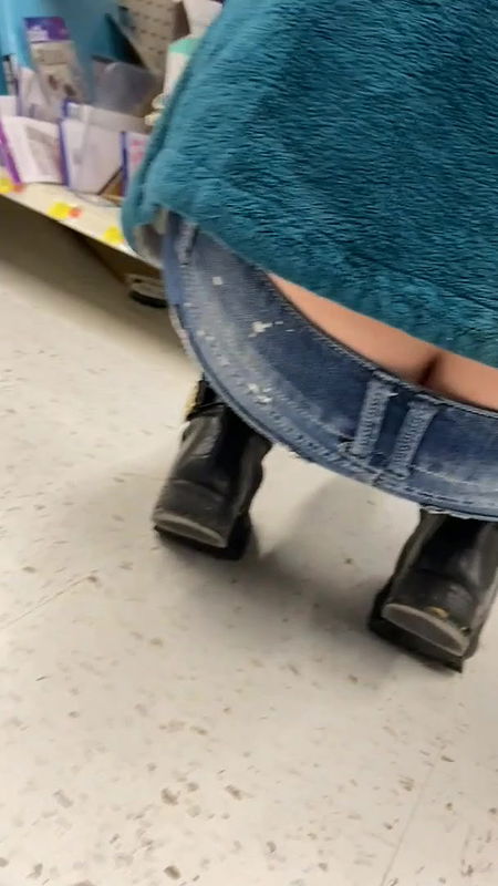 Tempting Ass crack visible through low waist jeans in supermarket