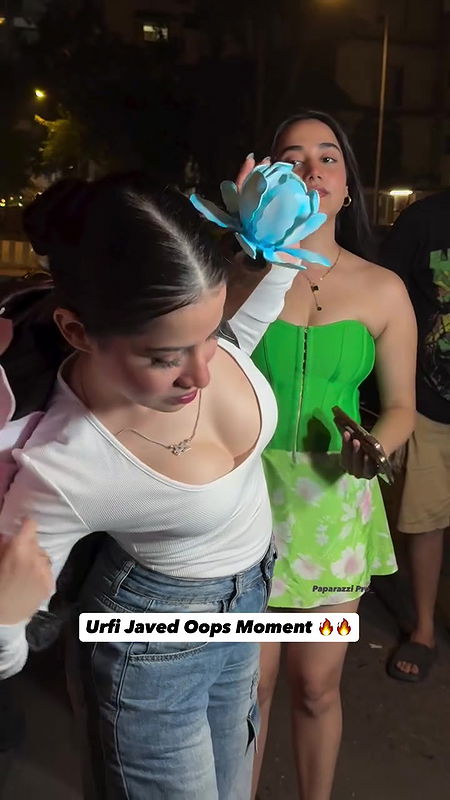 Sexy Model Urfi Javed White Top & Jeans Showing Boobs Cleavage