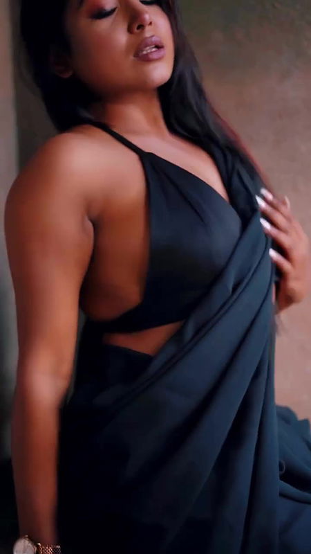 KOLI SARKAR SENSUOUS DUSKY BABE IN BRA BLOUSE AND SAREE HOTNESS