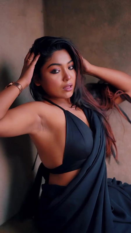 KOLI SARKAR SENSUOUS DUSKY BABE IN BRA BLOUSE AND SAREE HOTNESS