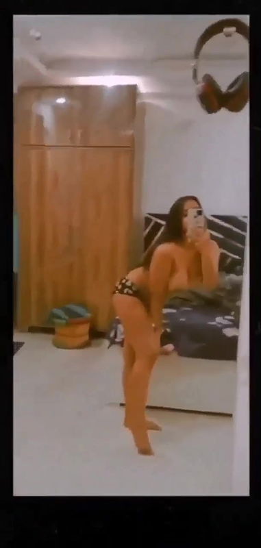 Hot desi bhabhi recording nude snap