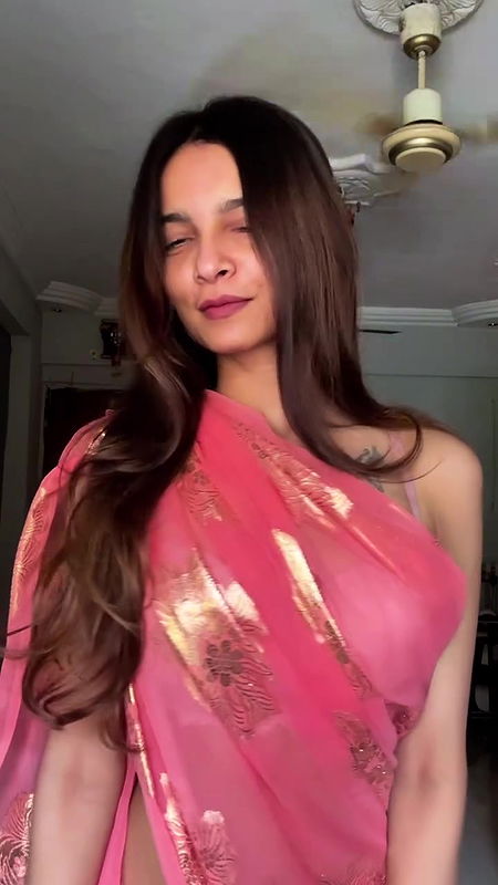 BHAVIKA TEMPTRESS SEXY MIDRIFF AND BACKLESS TEASE IN SAREE