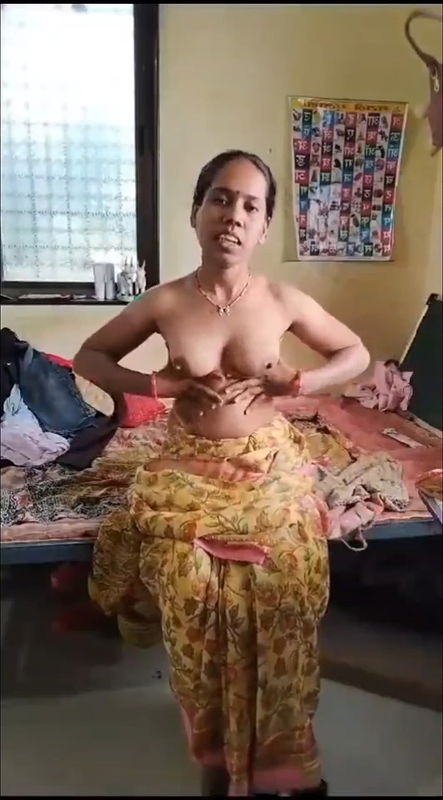Desi aunty showing her boobs and pussy