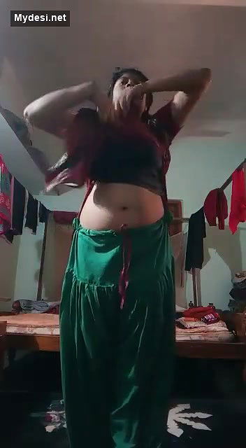 Desi sexy bhabi fing her hot pussy