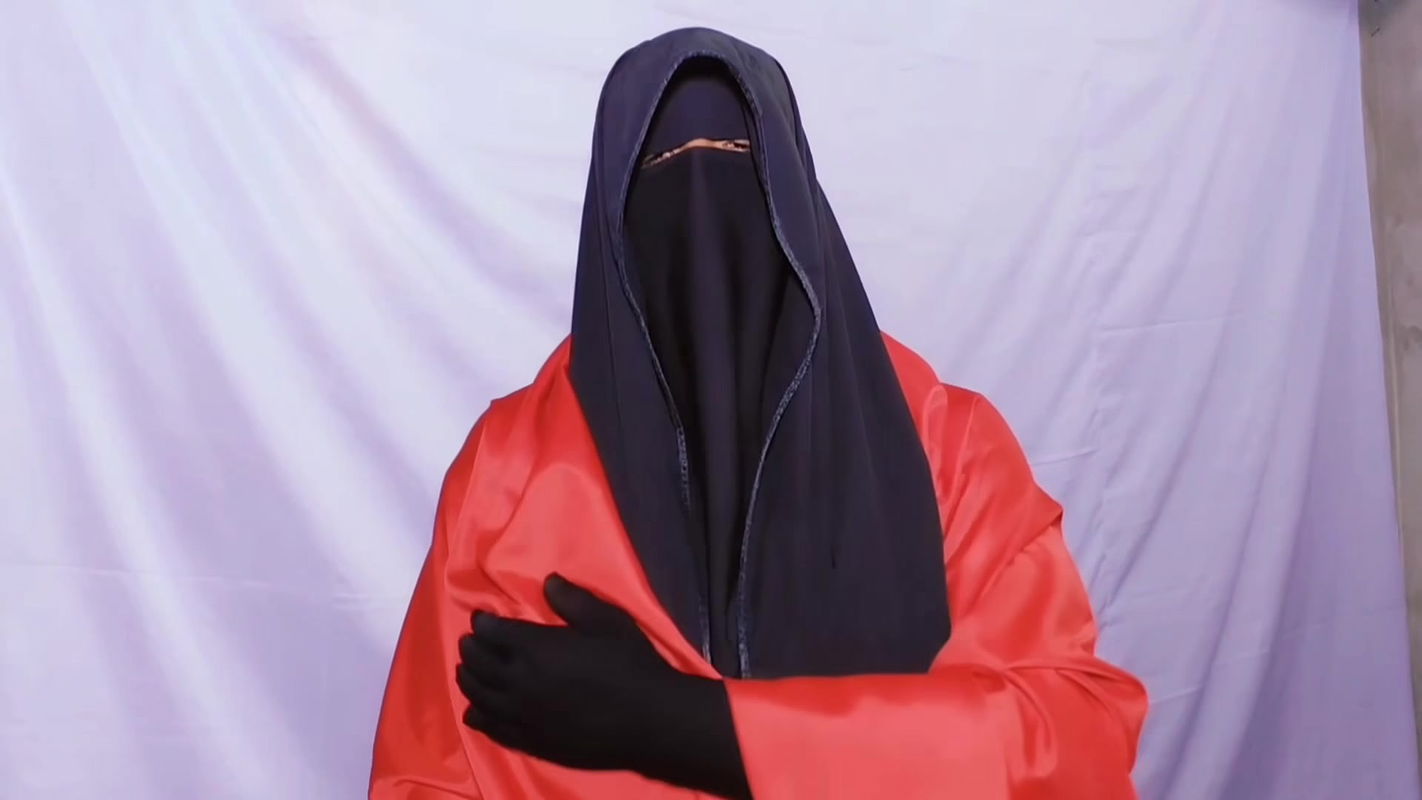 Beautiful stepmother spends the night with her stepson and has sex with him