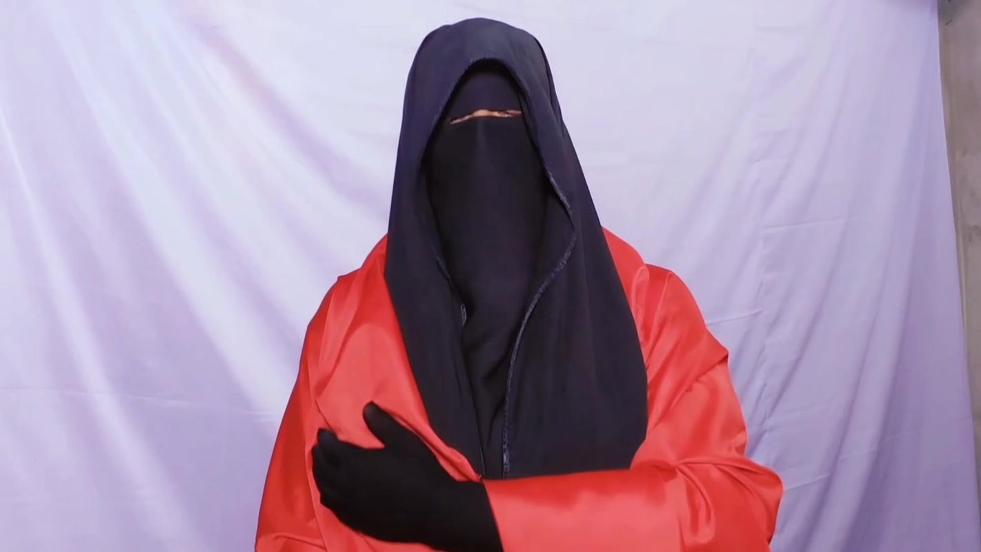 Beautiful stepmother spends the night with her stepson and has sex with him