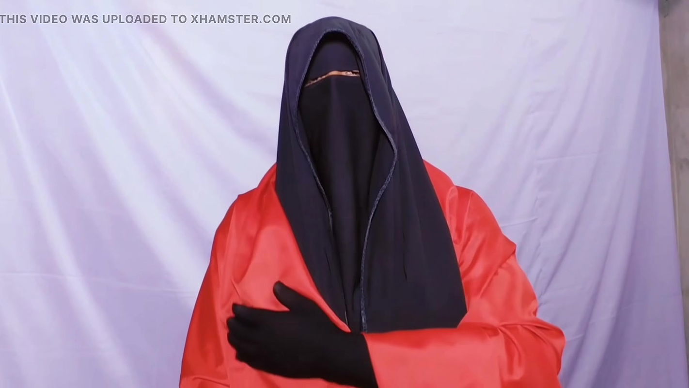 Beautiful stepmother spends the night with her stepson and has sex with him