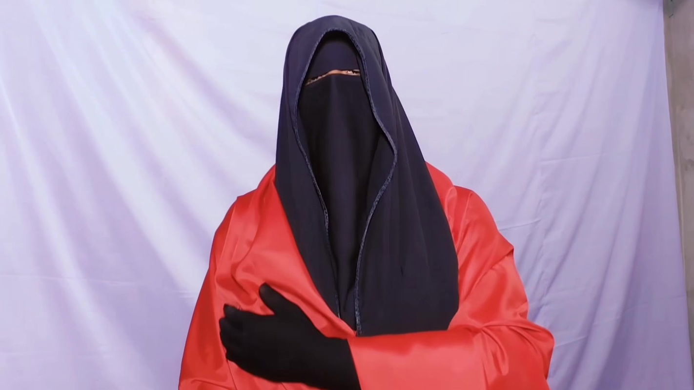 Beautiful stepmother spends the night with her stepson and has sex with him