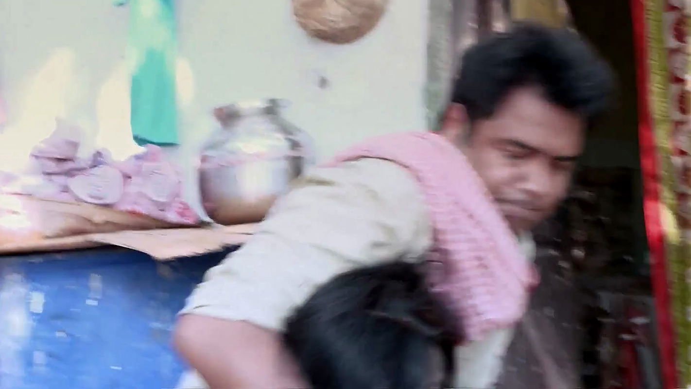 Sexy Bhabhi Cleavage and Deep Navel