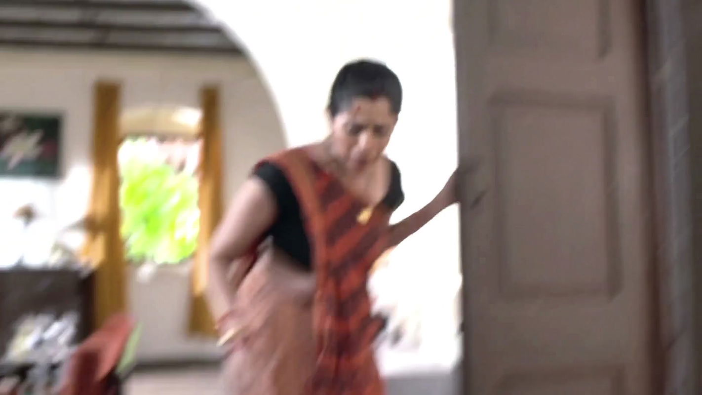 Hot lady tummy show from crime patrol