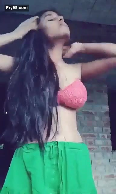 Girlfriend Getting Nude infront of Cam