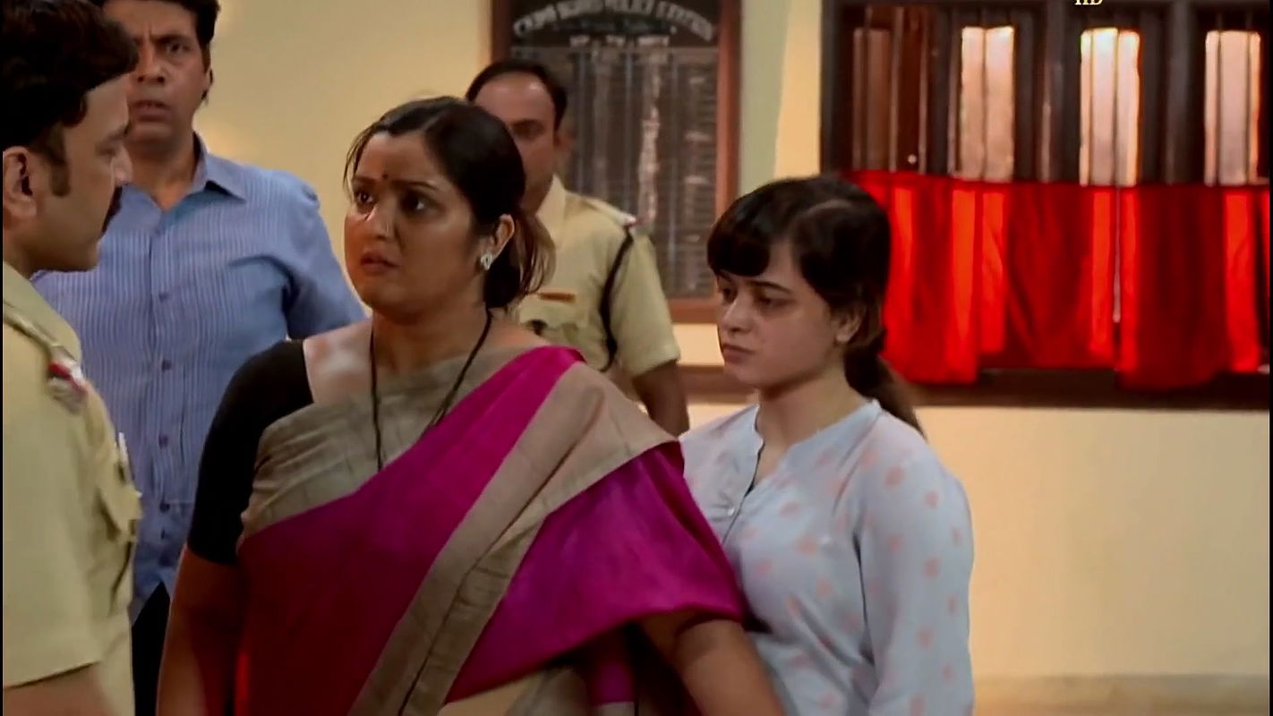 Crime patrol aunty navel slip