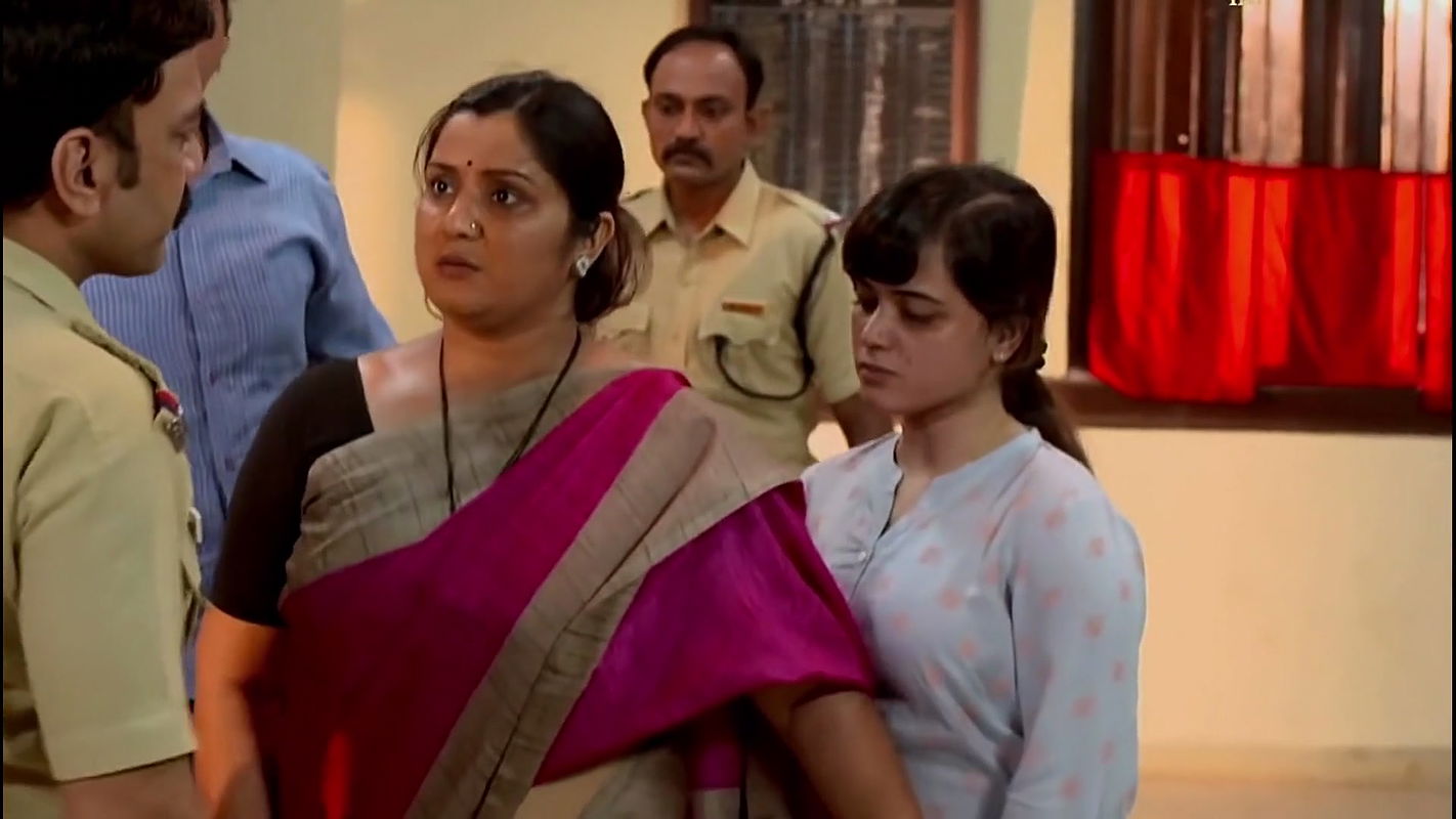 Crime patrol aunty navel slip