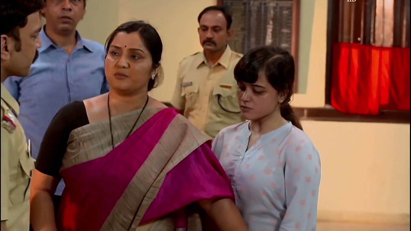 Crime patrol aunty navel slip