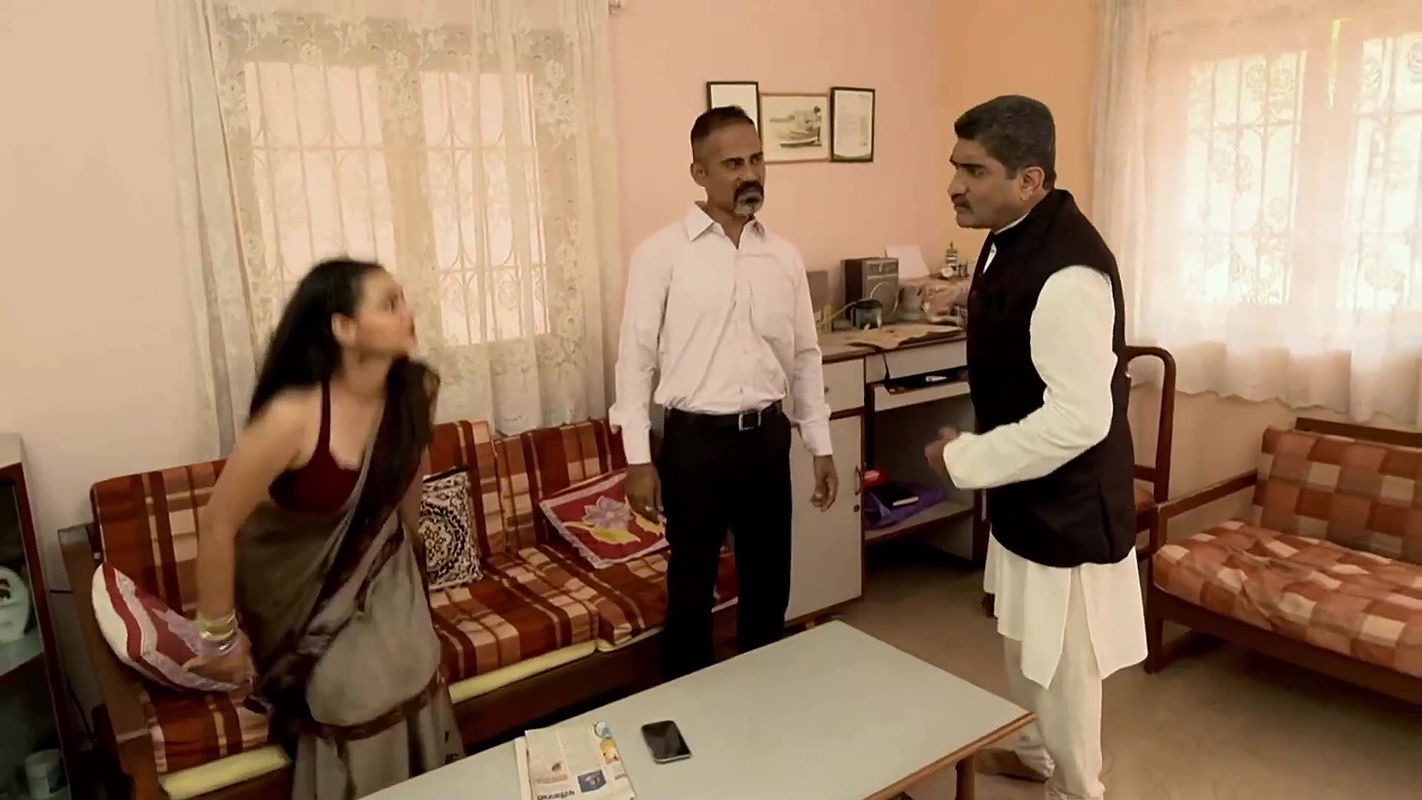 Sexy lady Navel show